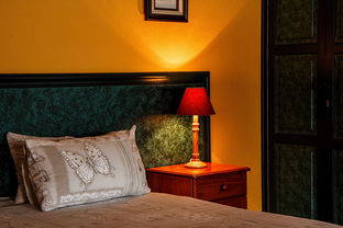 床头壁灯高度标准尺寸图：打造舒适与雅致的睡眠空间